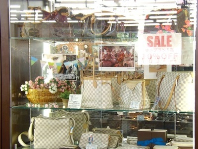 本日の火曜市はブランド品が10％OFF！