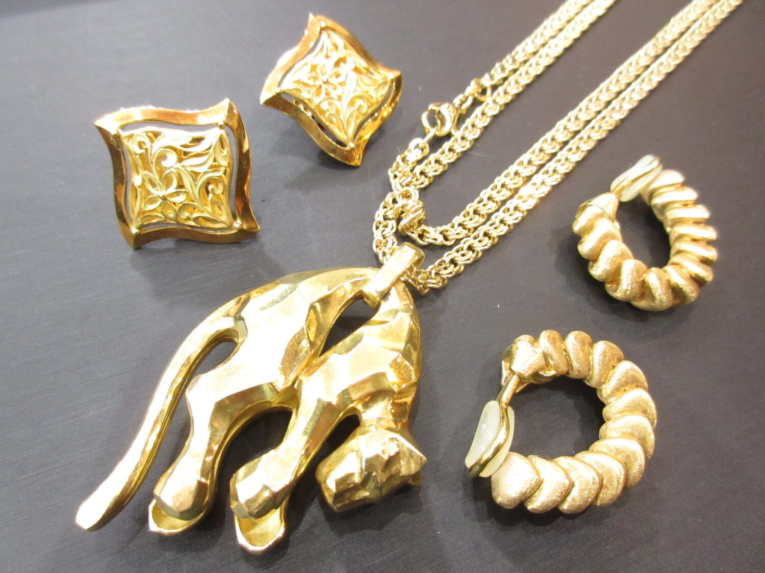 ★金プラチナ製品の買取り・質預かり致します! 質屋の中島 買取 質預かり 無料査定 ドライブスルー査定 津山市 美作市 真庭市 赤磐市 新見市 備前市 岡山市 勝央町 久米南町 奈義町 鏡野町 美咲町 新庄村 西粟倉村 佐用町 智頭町 T