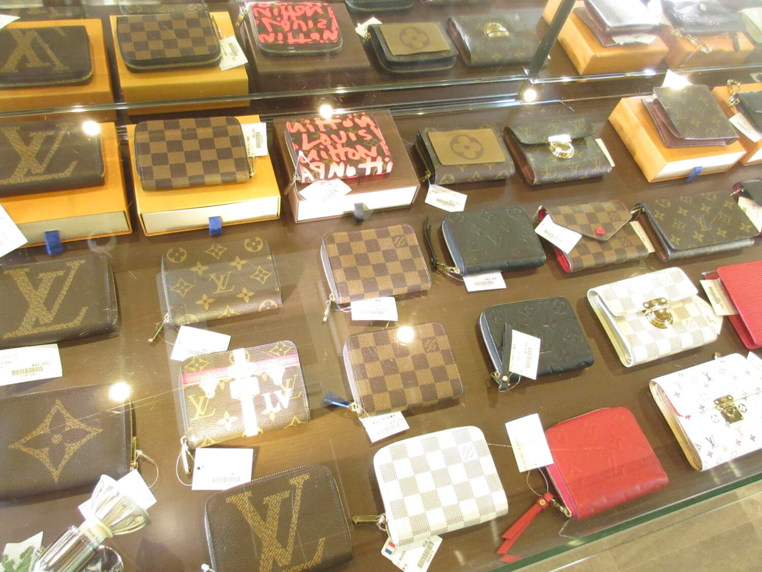 ★ルイヴィトンの財布やバッグ、買い取ります！　津山市　質屋の中島　買取　質屋　T