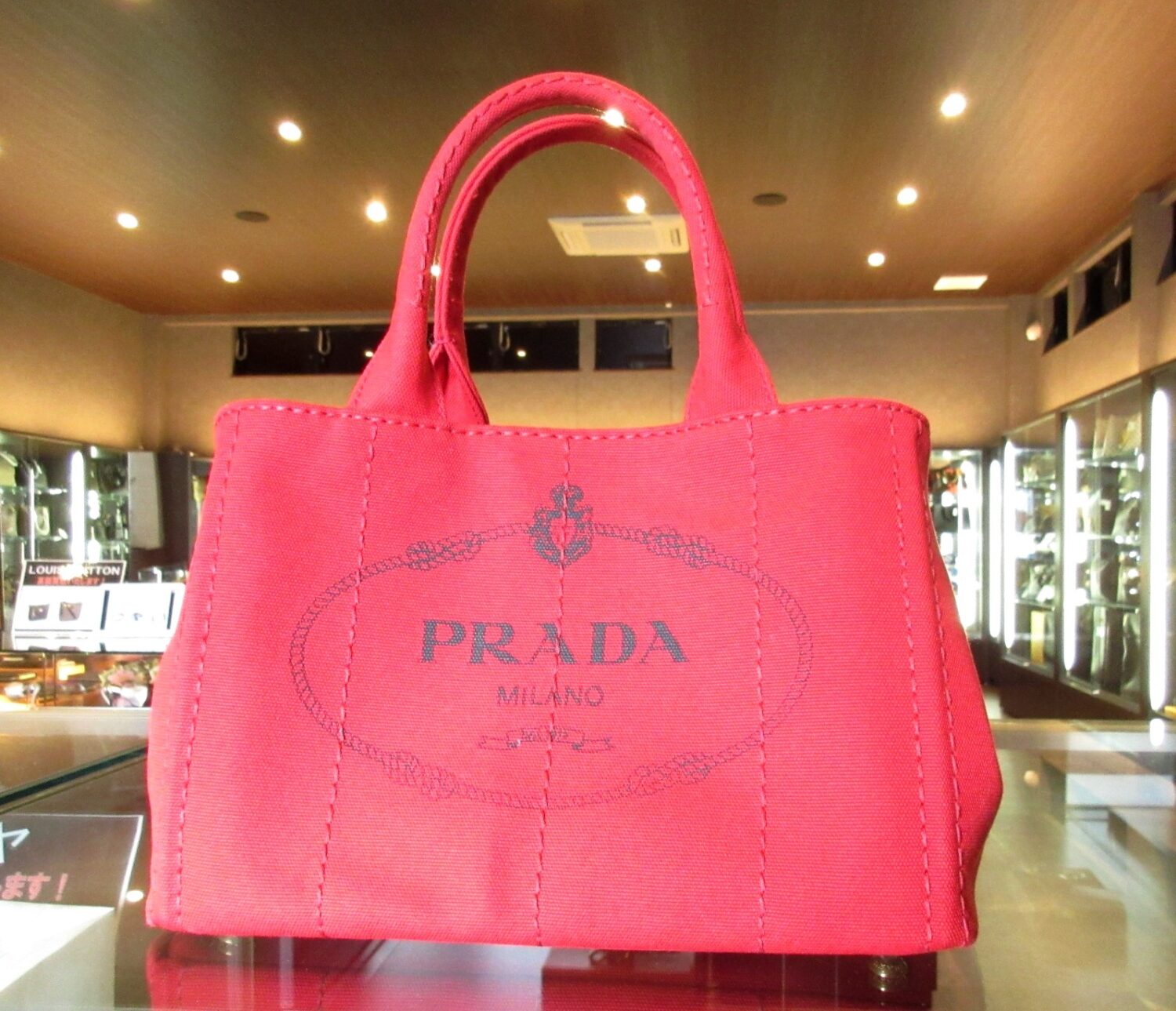 ★PRADAのバッグ、買取・質預かり致します! 質屋の中島 買取 質預かり 無料査定 ドライブスルー査定 津山市 美作市 真庭市 赤磐市 新見市 備前市 岡山市 勝央町 久米南町 奈義町 鏡野町 美咲町 新庄村 西粟倉村 佐用町 智頭町 T