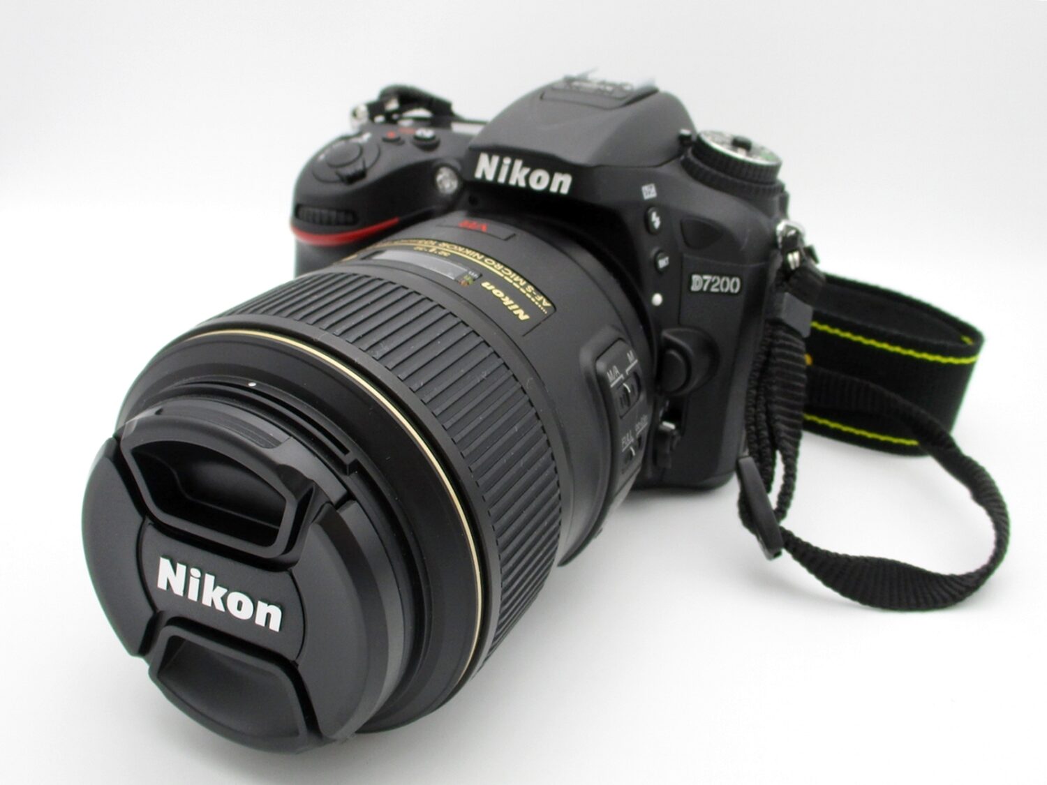 カメラ買取　ニコン 一眼レフカメラ D7200 + レンズ AF-S VR Micro-Nikkor 105mm を 45,000円で買取いたしました！　ｍ