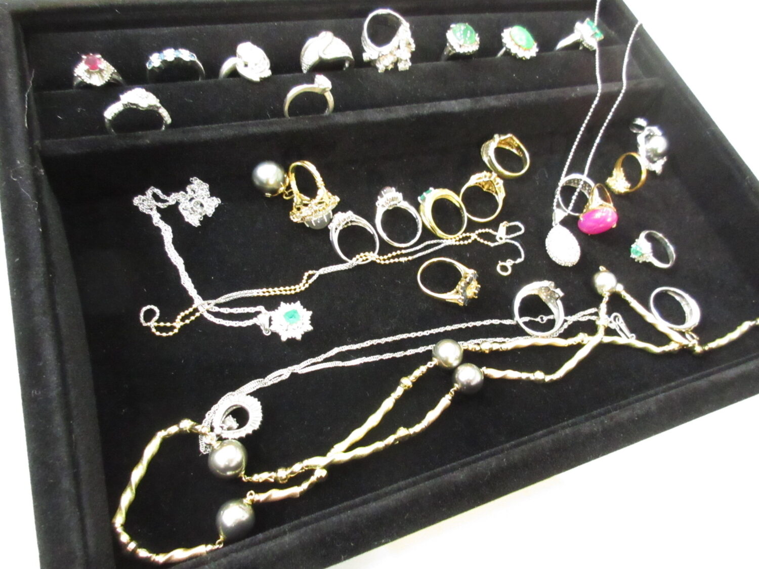 ★画像のジュエリー、貴金属を125万円で買い取りました！　津山市　質屋の中島　買取　質屋　T