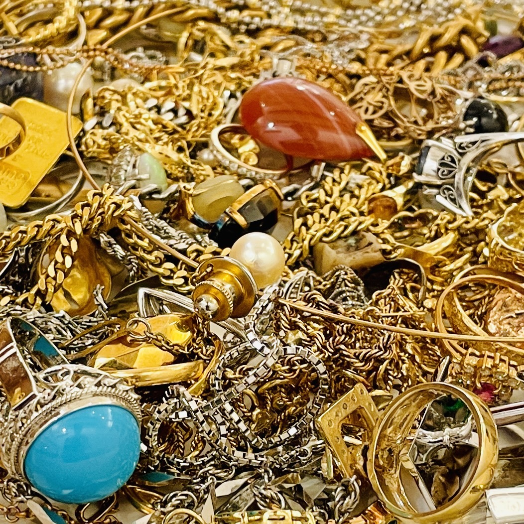 金、プラチナ買取　津山市で金プラを買取・質預かりに出すなら質屋の中島へ！大切なお品を質預かりで大切にお預かり致します！　M