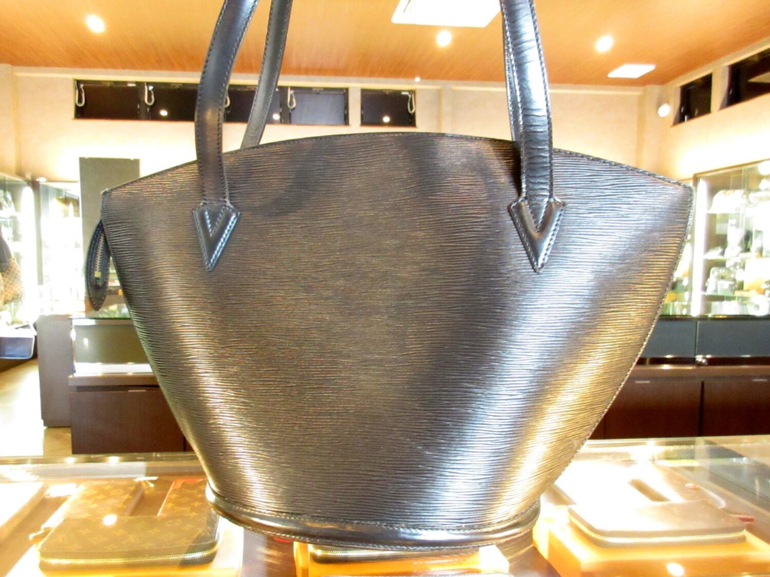 ★LOUIS VUITTONのバッグを買い取りました！　津山市　買取　質屋　質屋の中島　T