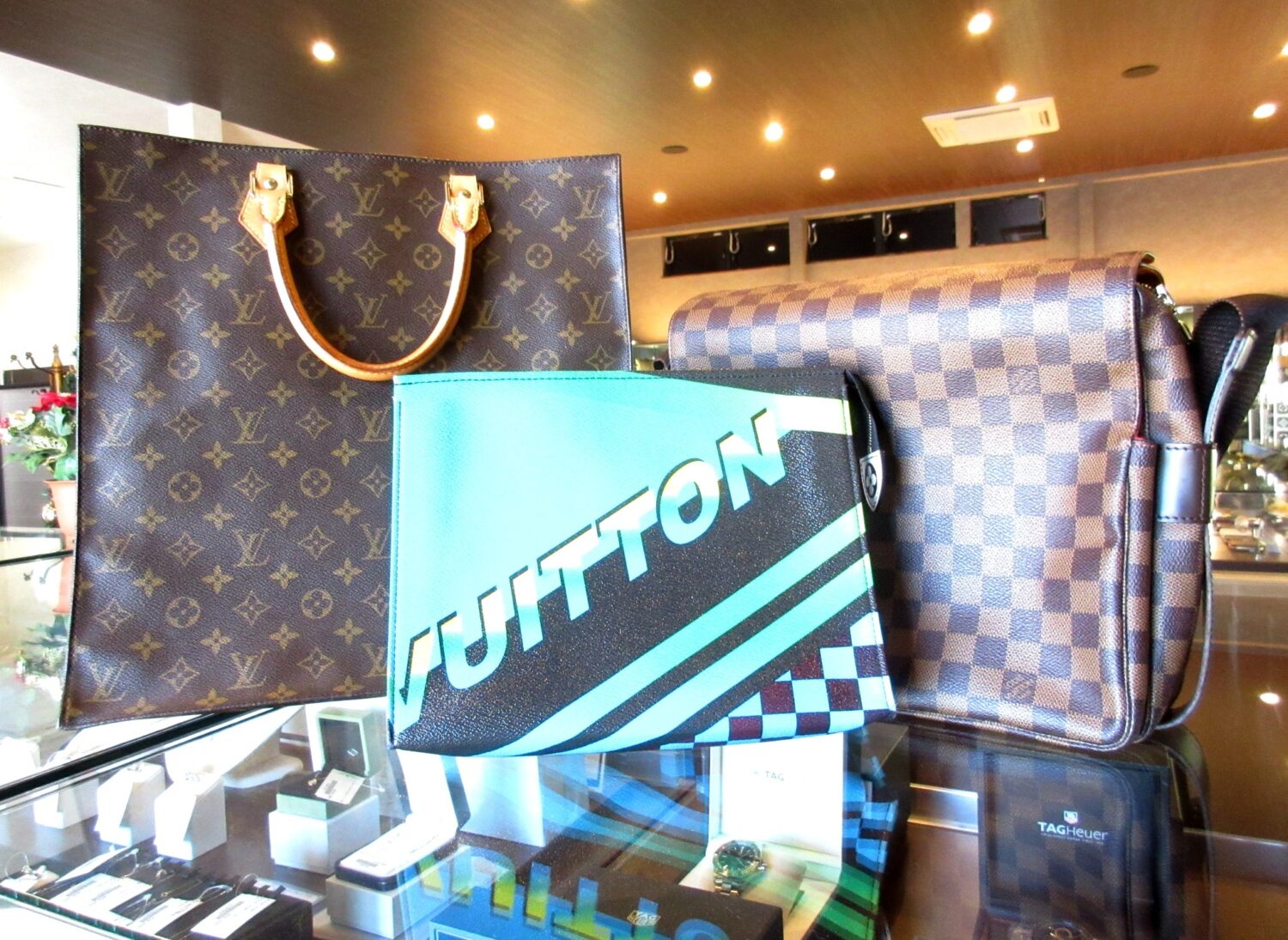 ★LOUIS VUITTONのバッグや財布、買取・質預かり致します！　津山市　質屋の中島　T