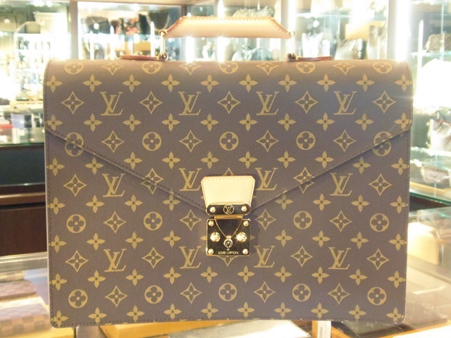 ルイヴィトン ビジネスバッグ、買取・質預かりいたします！　　津山市の質屋　　ｍ