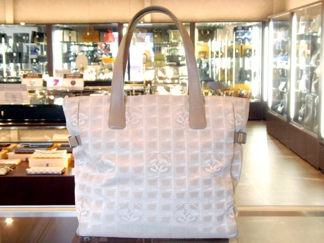 CHANEL シャネル バッグ、買取いたします? 津山市の質屋 m 見積無料 ドライブスルー買取もしております?