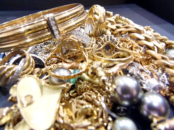 金プラチナ製品・貴金属、高価買取いたします！↗↗　ｍ　　津山市の質屋