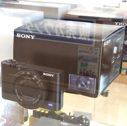デジタルカメラ、買い取りいたします！?　津山市の質屋　ｍ